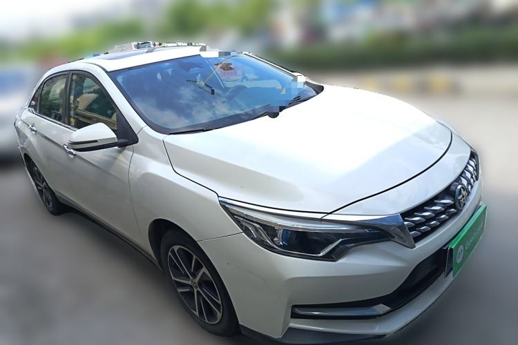 Used Venucia D60 2019 1.6L XL CVT Smart Connect Elite Edition Front Right 45 Deg