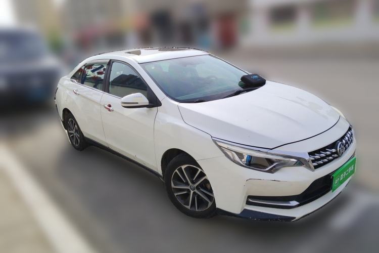 Used Venucia D60 2019 1.6L XL CVT Smart Connect Elite Edition Front Right 45 Deg
