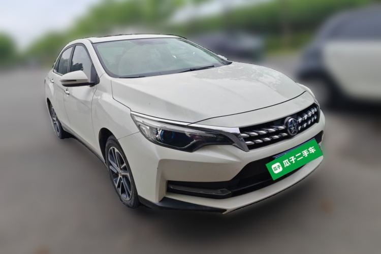 Used Venucia D60 2019 1.6L XL CVT Smart Connect Elite Edition Front Right 45 Deg
