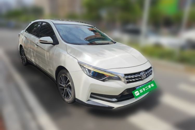Used Venucia D60 2019 1.6L XL Manual SmartConnect Elite Edition Front Right 45 Deg