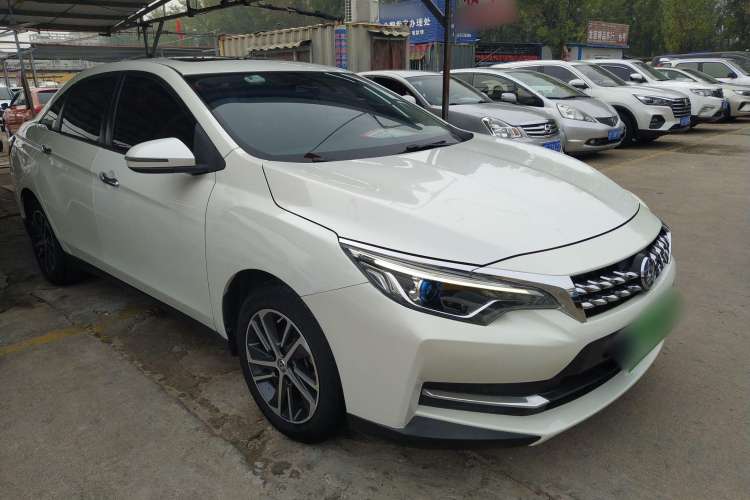 Used Venucia D60 2019 1.6L XL Manual SmartConnect Elite Edition Front Right 45 Deg