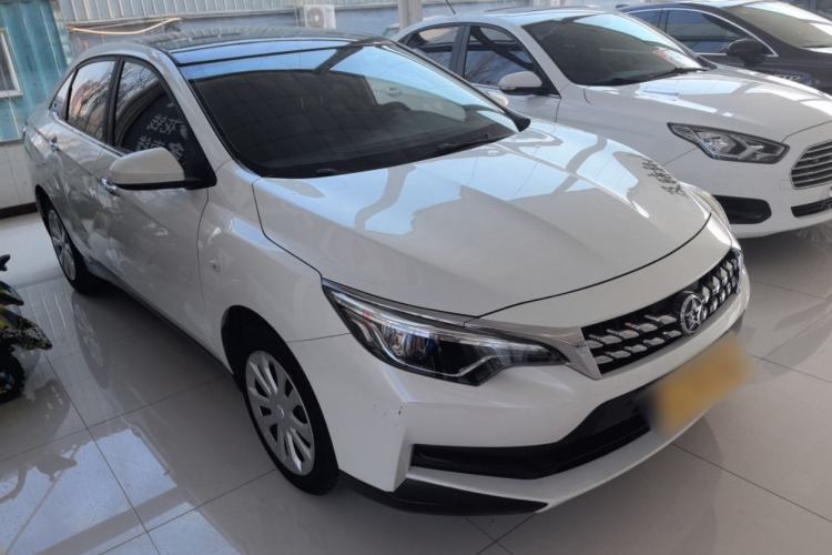 Used Venucia D60 2019 100 000 Glory 1.6L Entry Manual ChenShang Edition China VI Front Right 45 Deg