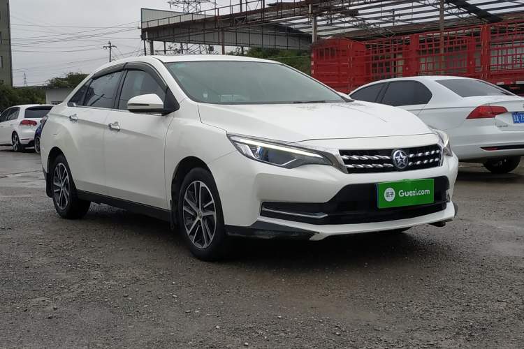 Used Venucia D60 2019 100 000 Glory 1.6L XL Manual Chenku Edition China VI Front Right 45 Deg