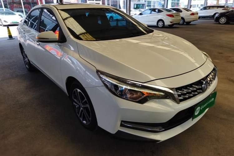 Used Venucia D60 2019 1.6L XL Manual SmartConnect Elite Edition Front Right 45 Deg