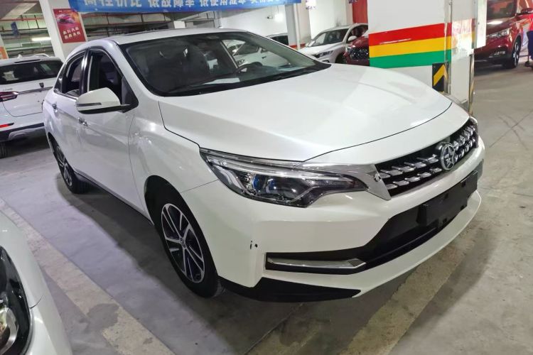 Used Venucia D60 2019 1.6L XL CVT Smart Connect Elite Edition Front Right 45 Deg