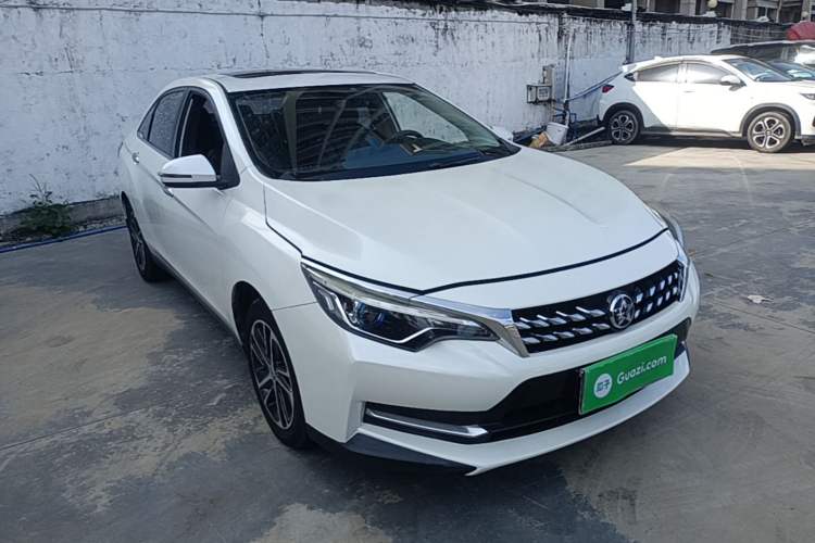 Used Venucia D60 2019 100 000 Honor 1.6L XL CVT Chenku Edition China VI Standard Front Right 45 Deg