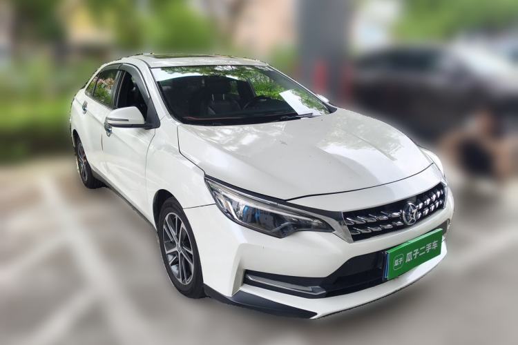 Used Venucia D60 2019 1.6L XL Manual SmartConnect Elite Edition Front Right 45 Deg