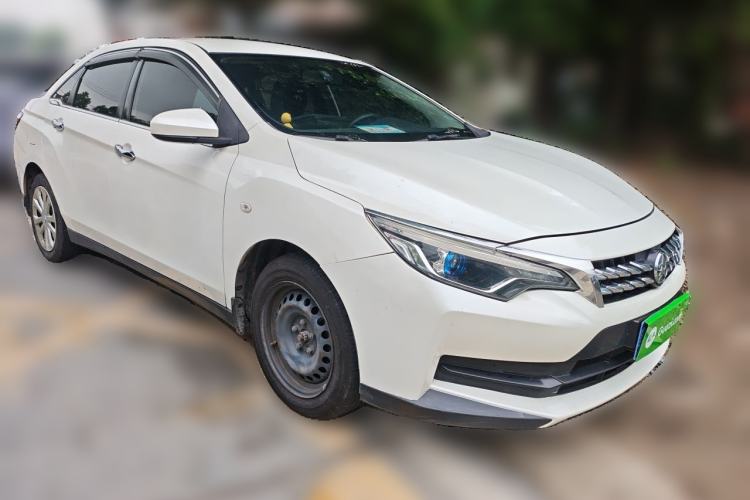 Used Venucia D60 2019 100 000-Yuan Glory 1.6L Entry Manual ChenShang Edition China V Standard Front Right 45 Deg