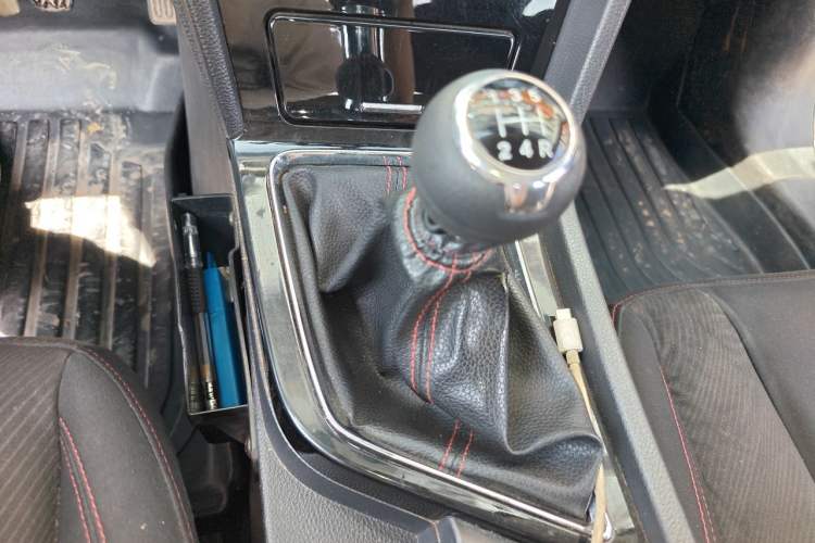 Used Venucia D60 2019 100 000 Glory 1.6L Entry Manual ChenShang Edition China VI Gear Lever