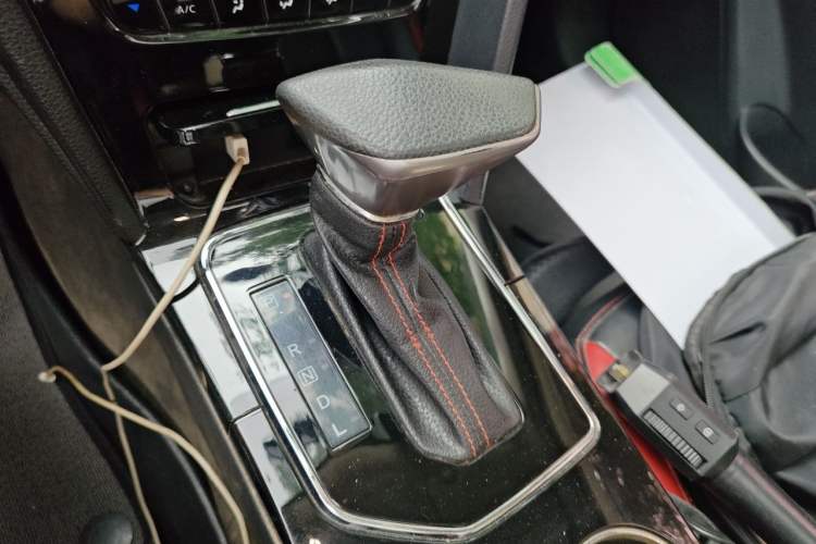 Used Venucia D60 2019 100 000 Honor 1.6L XL CVT Chenku Edition China VI Standard Gear Lever