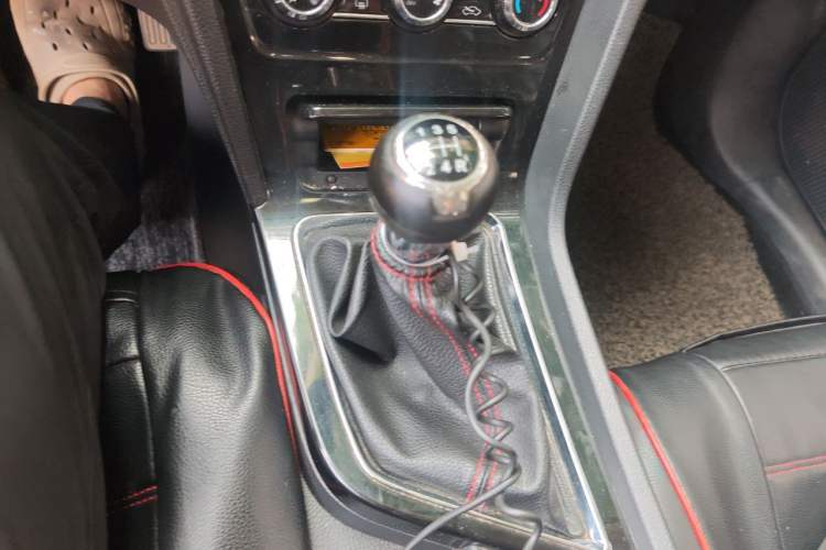 Used Venucia D60 2019 100 000 Glory 1.6L Entry Manual ChenShang Edition China VI Gear Lever