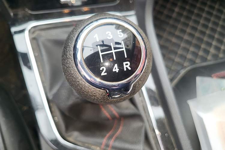 Used Venucia D60 2019 100 000-Yuan Glory 1.6L XE Manual – Chenxiang Edition China VI Gear Lever