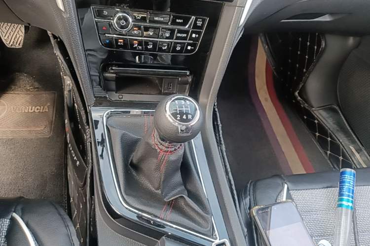 Used Venucia D60 2019 100 000 Glory 1.6L XL Manual Chenku Edition China VI Gear Lever