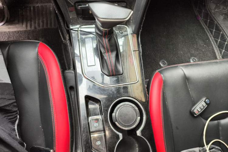 Used Venucia D60 2019 100 000 Honor 1.6L XL CVT Chenku Edition China VI Standard Gear Lever