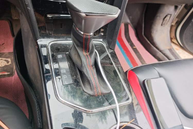 Used Venucia D60 2019 100 000 Honor 1.6L XL CVT Chenku Edition China VI Standard Gear Lever
