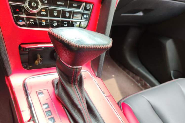 Used Venucia D60 2019 1.6L XL CVT Smart Connect Elite Edition Gear Lever