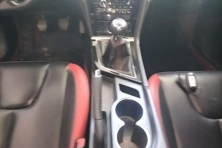 Used Venucia D60 2019 1.6L XL Manual SmartConnect Elite Edition Gear Lever