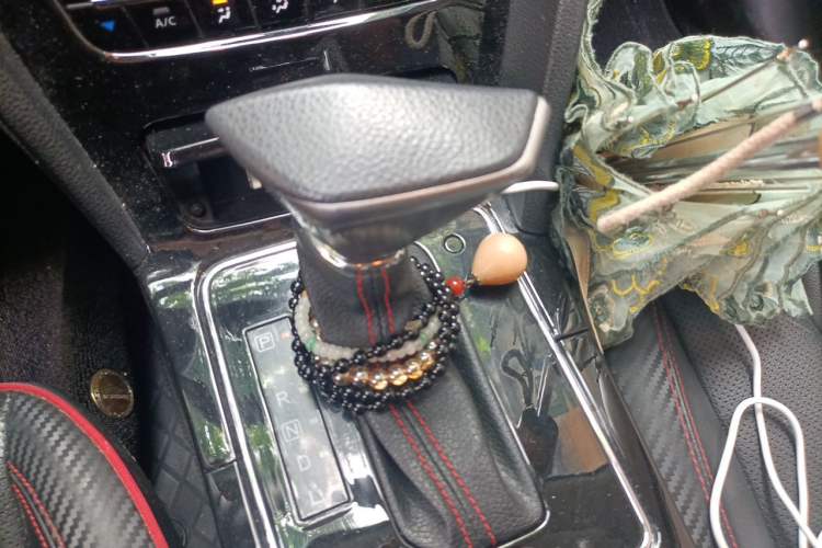 Used Venucia D60 2019 1.6L XV CVT Smart Connect Luxury Edition Gear Lever