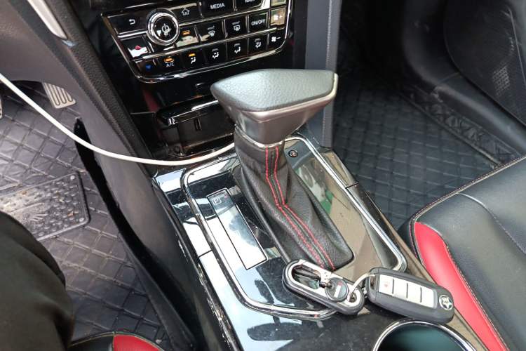 Used Venucia D60 2019 1.6L XL CVT Smart Connect Elite Edition Gear Lever
