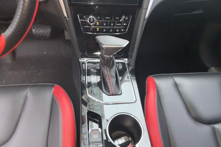 Used Venucia D60 2019 1.6L XL CVT Smart Connect Elite Edition Gear Lever