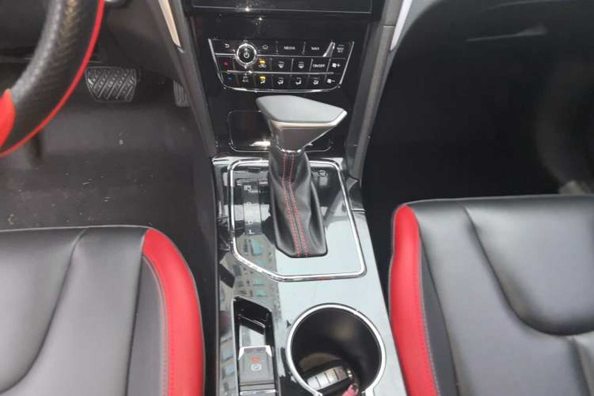 Used Venucia D60 2019 1.6L XL CVT Smart Connect Elite Edition Gear Lever