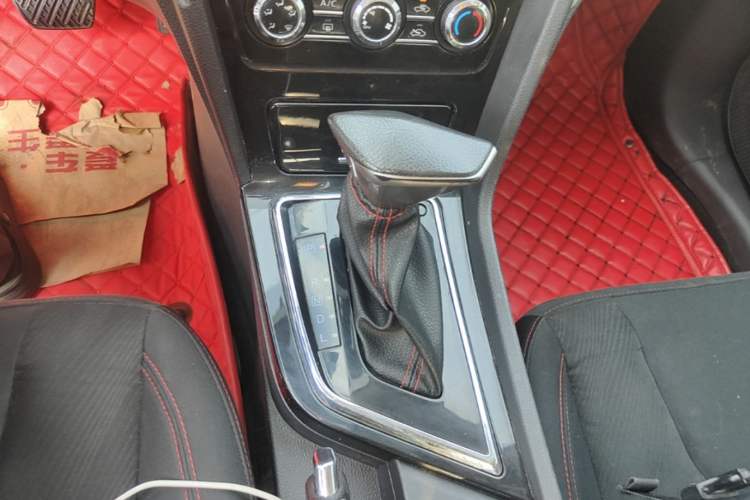 Used Venucia D60 2019 1.6L XE CVT Comfort Edition Gear Lever