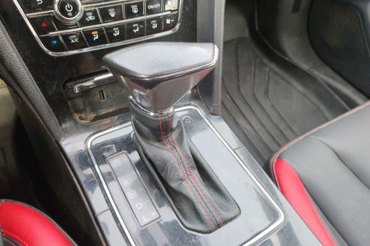 Used Venucia D60 2019 1.6L XL CVT Smart Connect Elite Edition Gear Lever