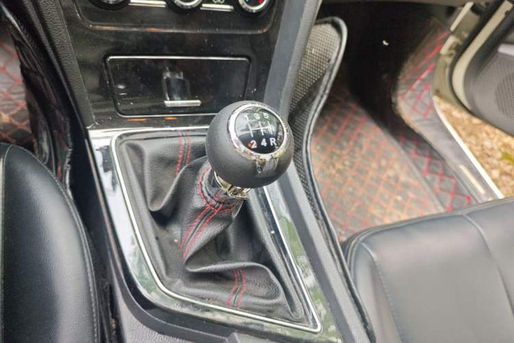 Used Venucia D60 2019 100 000-Yuan Glory 1.6L Entry Manual ChenShang Edition China V Standard Gear Lever