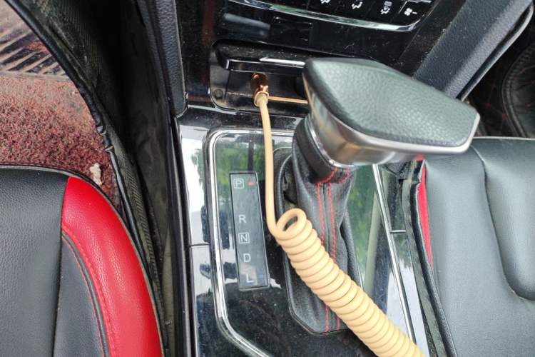 Used Venucia D60 2019 1.6L XL CVT Smart Connect Elite Edition Gear Lever