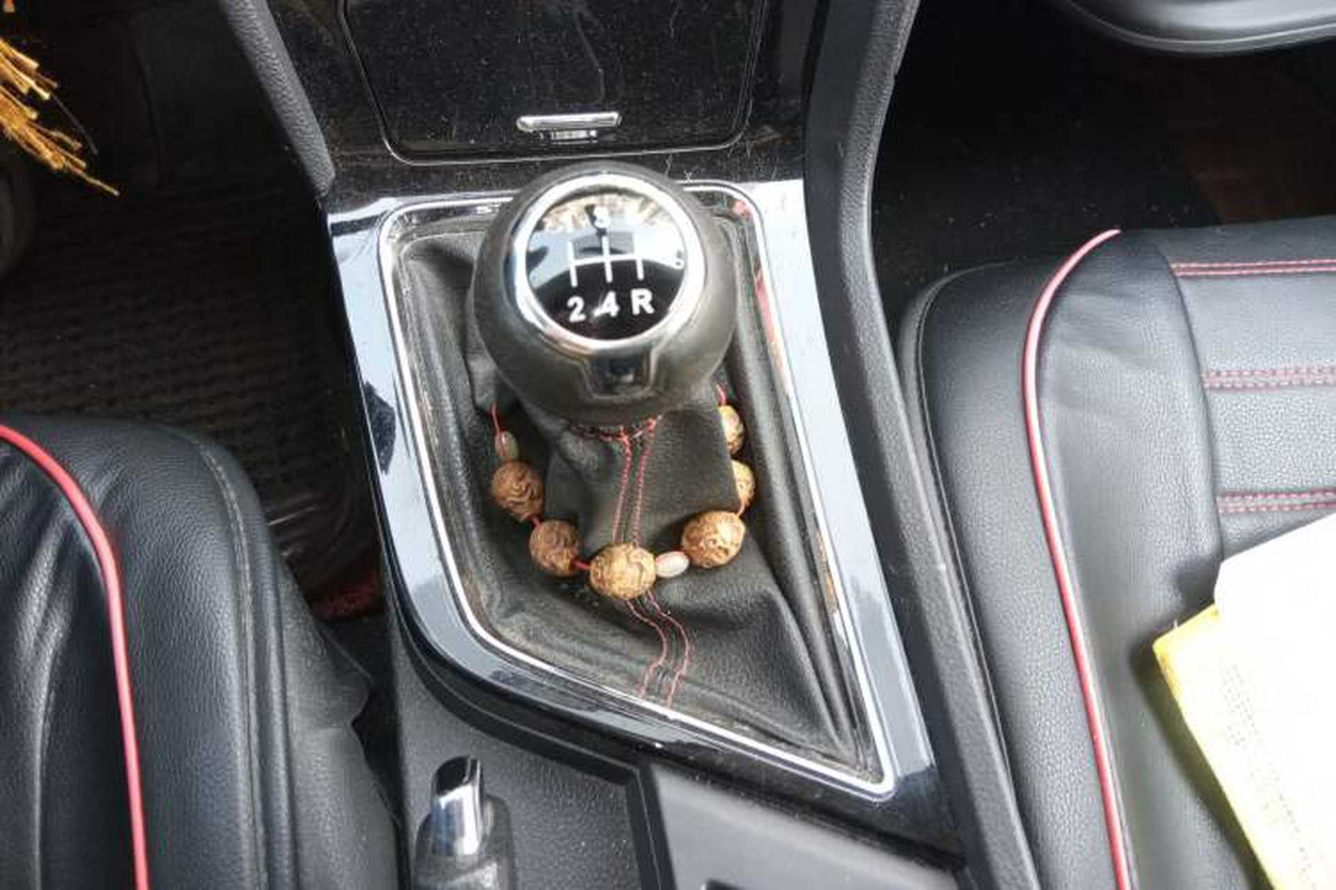 Used Venucia D60 2019 100 000 Glory 1.6L Entry Manual ChenShang Edition China VI Gear Lever