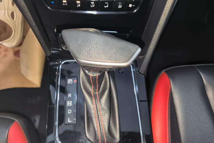 Used Venucia D60 2019 100 000 Honor 1.6L XL CVT Chenku Edition China V Standard Gear Lever