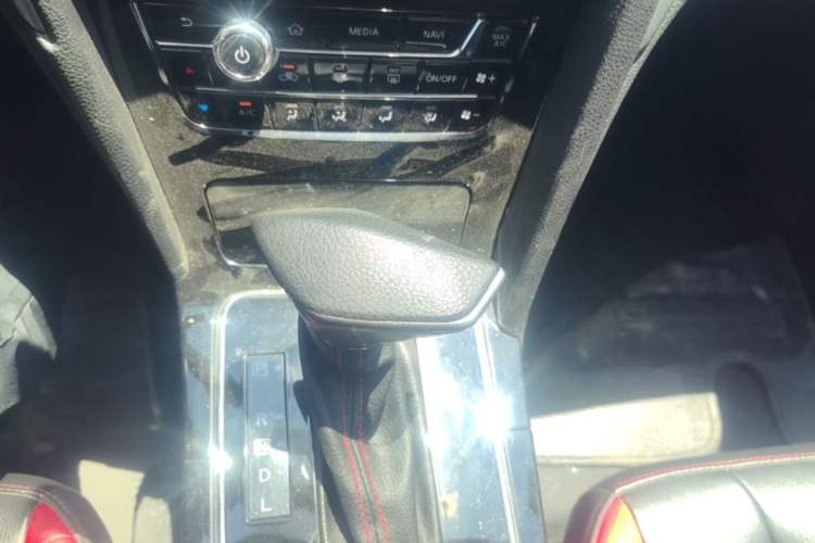 Used Venucia D60 2019 100 000 Honor 1.6L XL CVT Chenku Edition China VI Standard Gear Lever