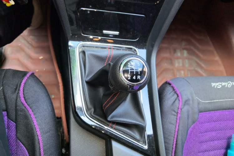 Used Venucia D60 2019 100 000 Glory 1.6L Entry Manual ChenShang Edition China VI Gear Lever