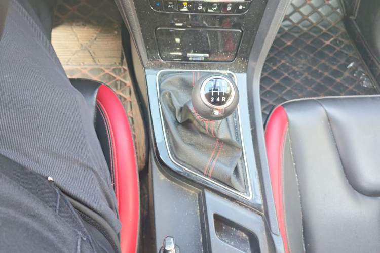 Used Venucia D60 2019 100 000 Glory 1.6L XL Manual Chenku Edition China VI Gear Lever