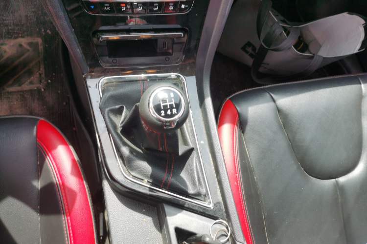 Used Venucia D60 2019 100 000 Glory 1.6L XL Manual Chenku Edition China VI Gear Lever