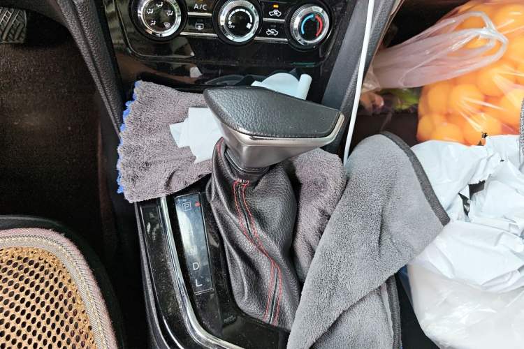 Used Venucia D60 2019 1.6L XE CVT Comfort Edition Gear Lever