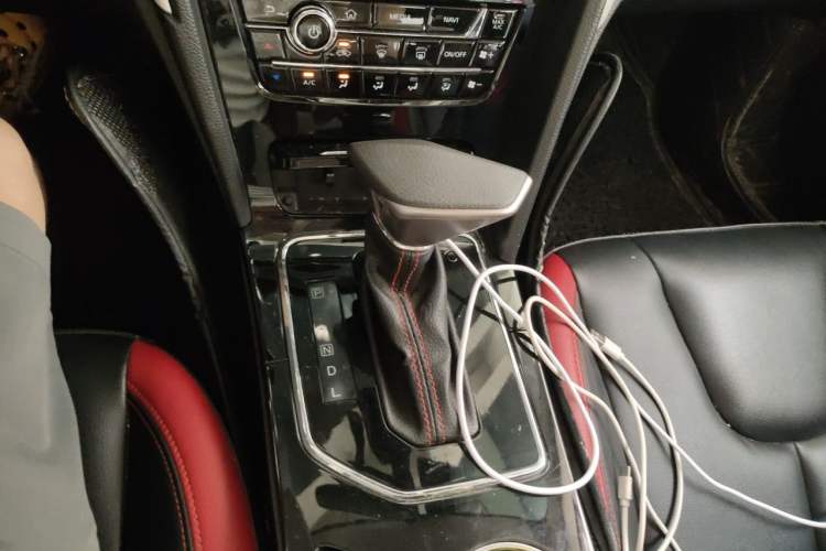 Used Venucia D60 2019 1.6L XL CVT Smart Connect Elite Edition Gear Lever