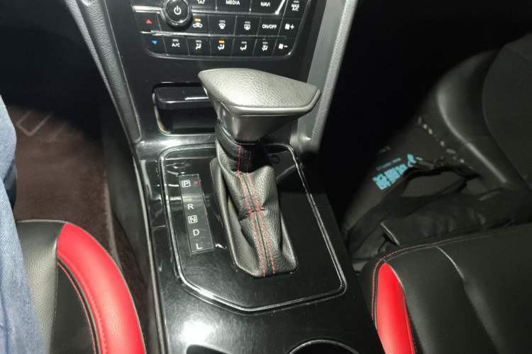 Used Venucia D60 2019 1.6L XL CVT Smart Connect Elite Edition Gear Lever