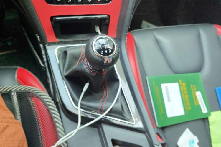 Used Venucia D60 2019 1.6L XL Manual SmartConnect Elite Edition Gear Lever