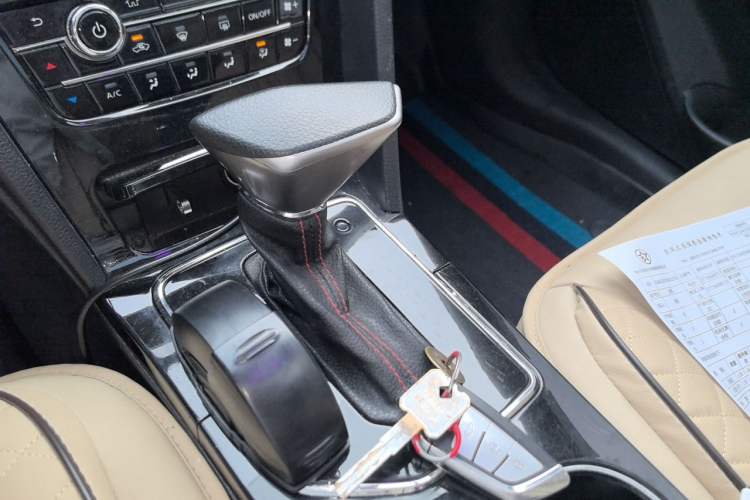 Used Venucia D60 2019 100 000 Honor 1.6L XL CVT Chenku Edition China VI Standard Gear Lever