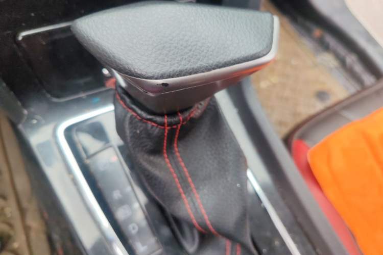 Used Venucia D60 2019 100 000-Yuan Glory 1.6L XE CVT Chenxiang Edition China V Emission Standard Gear Lever