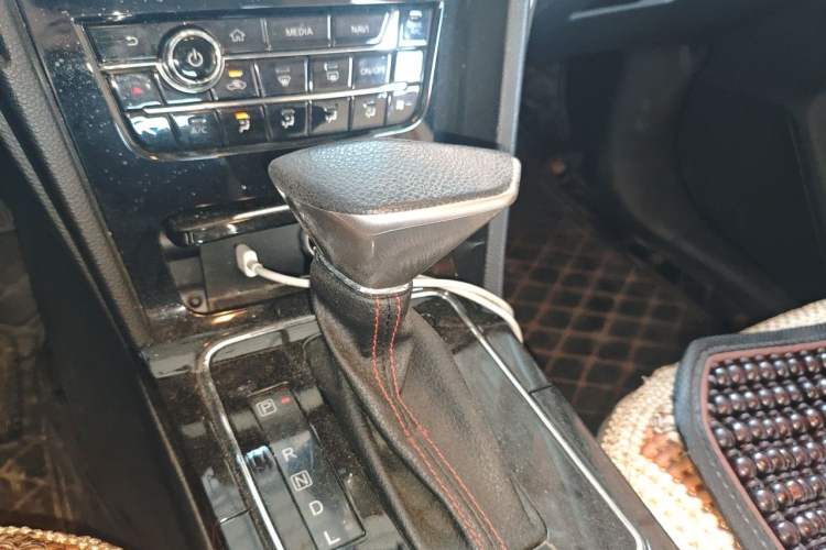 Used Venucia D60 2019 1.6L XL CVT Smart Connect Elite Edition Gear Lever