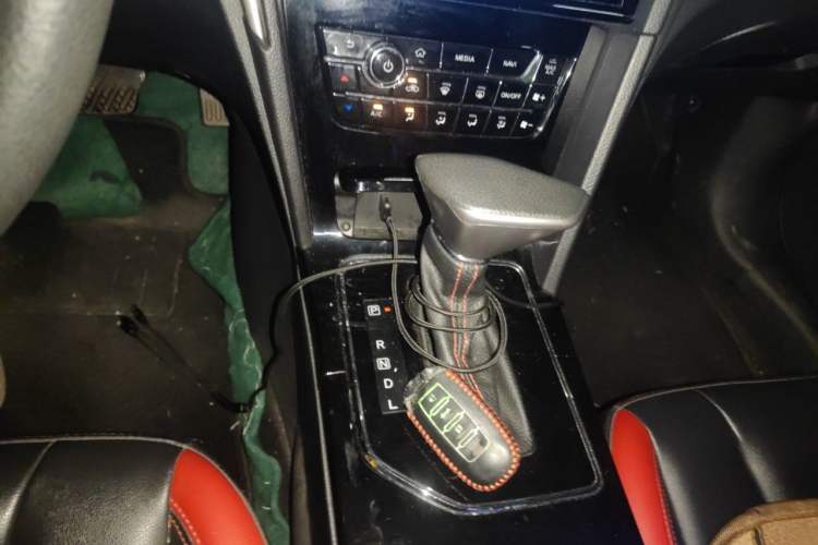 Used Venucia D60 2019 100 000 Honor 1.6L XL CVT Chenku Edition China VI Standard Gear Lever