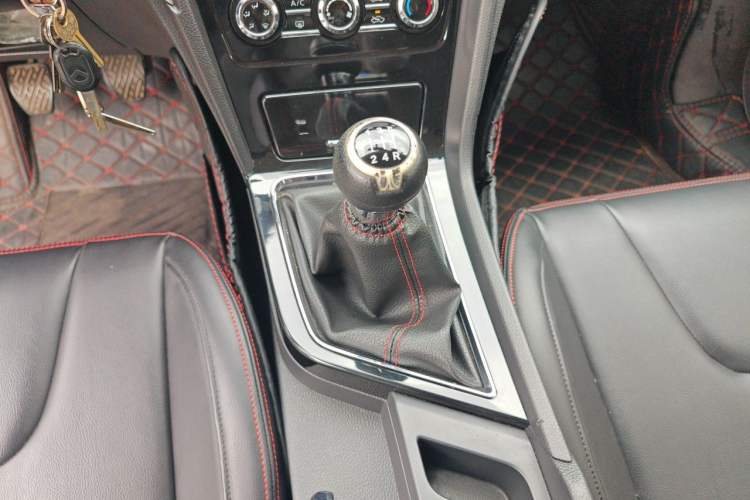 Used Venucia D60 2019 100 000 Glory 1.6L Entry Manual ChenShang Edition China VI Gear Lever