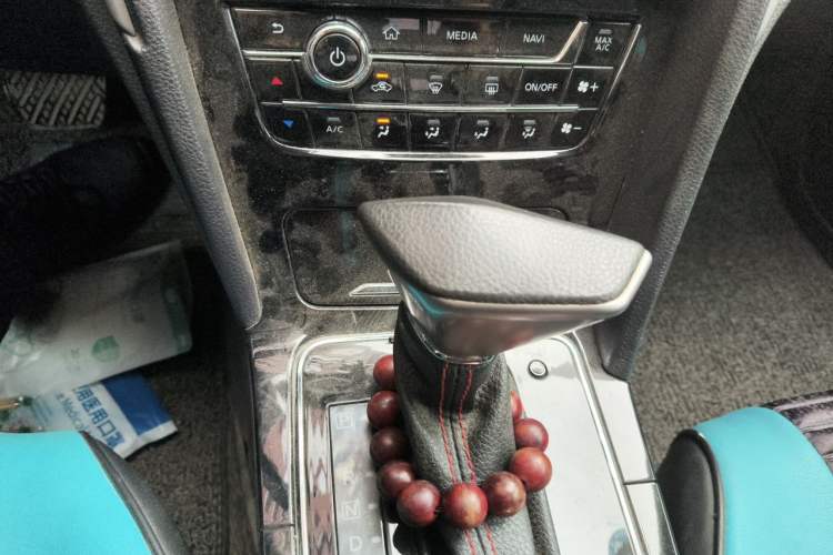 Used Venucia D60 2019 1.6L XL CVT Smart Connect Elite Edition Gear Lever