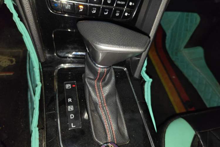 Used Venucia D60 2019 100 000 Honor 1.6L XL CVT Chenku Edition China VI Standard Gear Lever