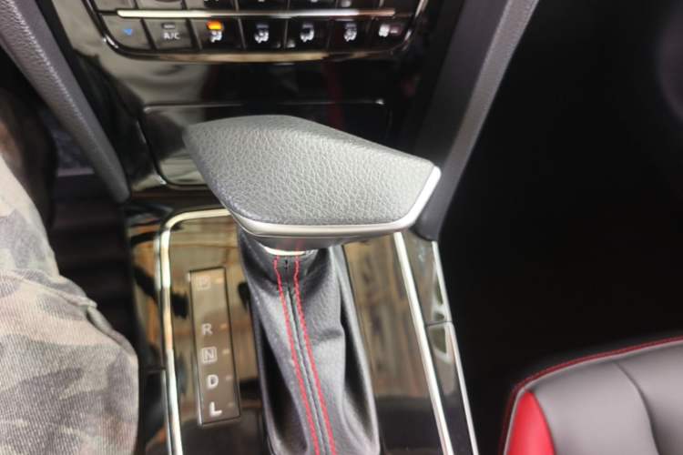 Used Venucia D60 2019 1.6L XL CVT Smart Connect Elite Edition Gear Lever