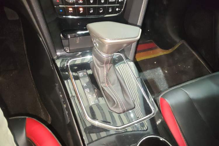 Used Venucia D60 2019 100 000 Honor 1.6L XL CVT Chenku Edition China V Standard Gear Lever