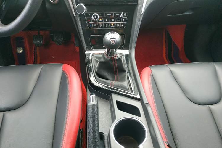 Used Venucia D60 2019 100 000 Glory 1.6L XL Manual Chenku Edition China VI Gear Lever