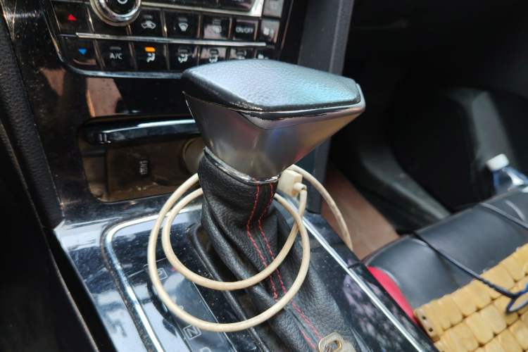 Used Venucia D60 2019 100 000 Honor 1.6L XL CVT Chenku Edition China VI Standard Gear Lever